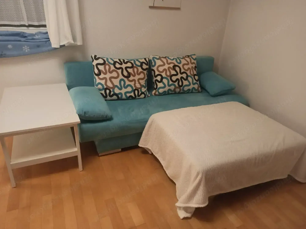 Ausziehbare Coach türkis mit Polster