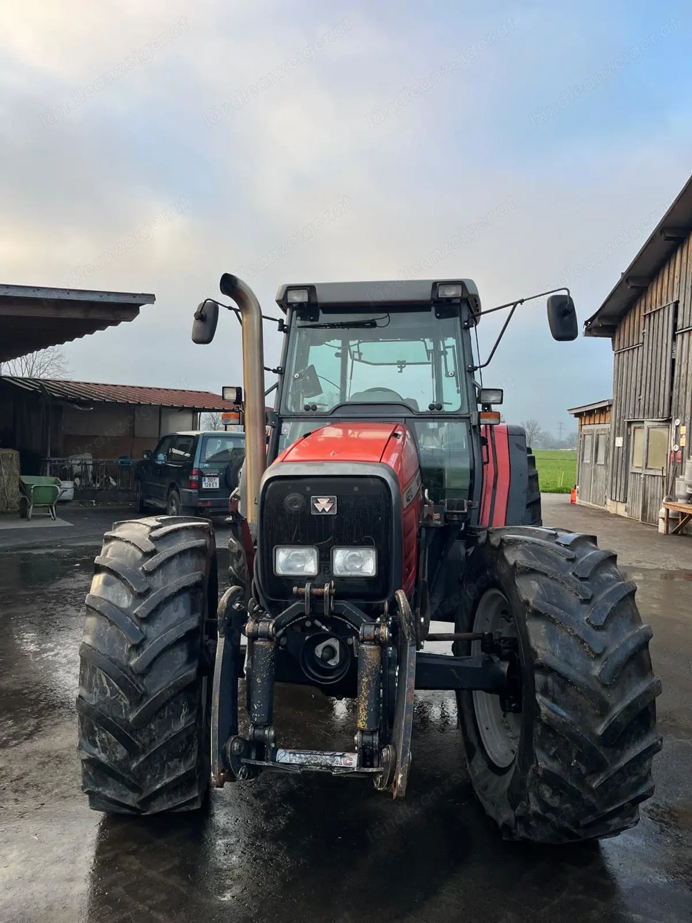 Massey Ferguson 4270 mit Hauer POM C130 Frontlader