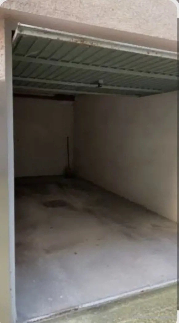 Suche nach Garage,Abstellplatz ..