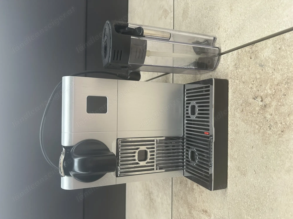 DeLonghi Nespresso Maschine inkl. Milchschäumer