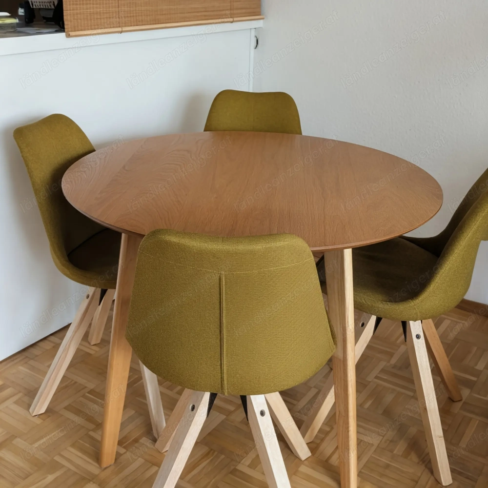 Holztisch + vier Polsterstühle ALEDAS
