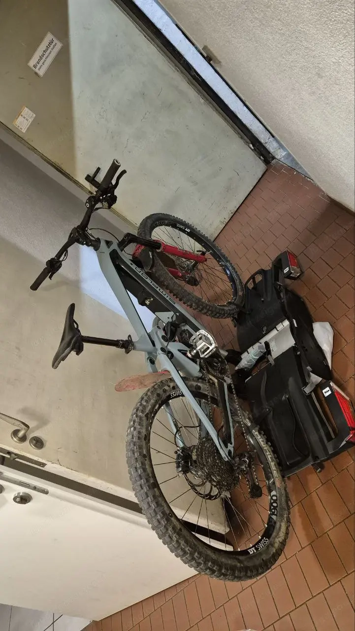 Vermiete Thule Fahrradträger Thule Easy Fold 931 für 2 Fahrräder, zusammenklapp. und abschließbar