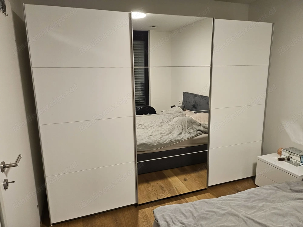 Schwebetürschrank Weiß