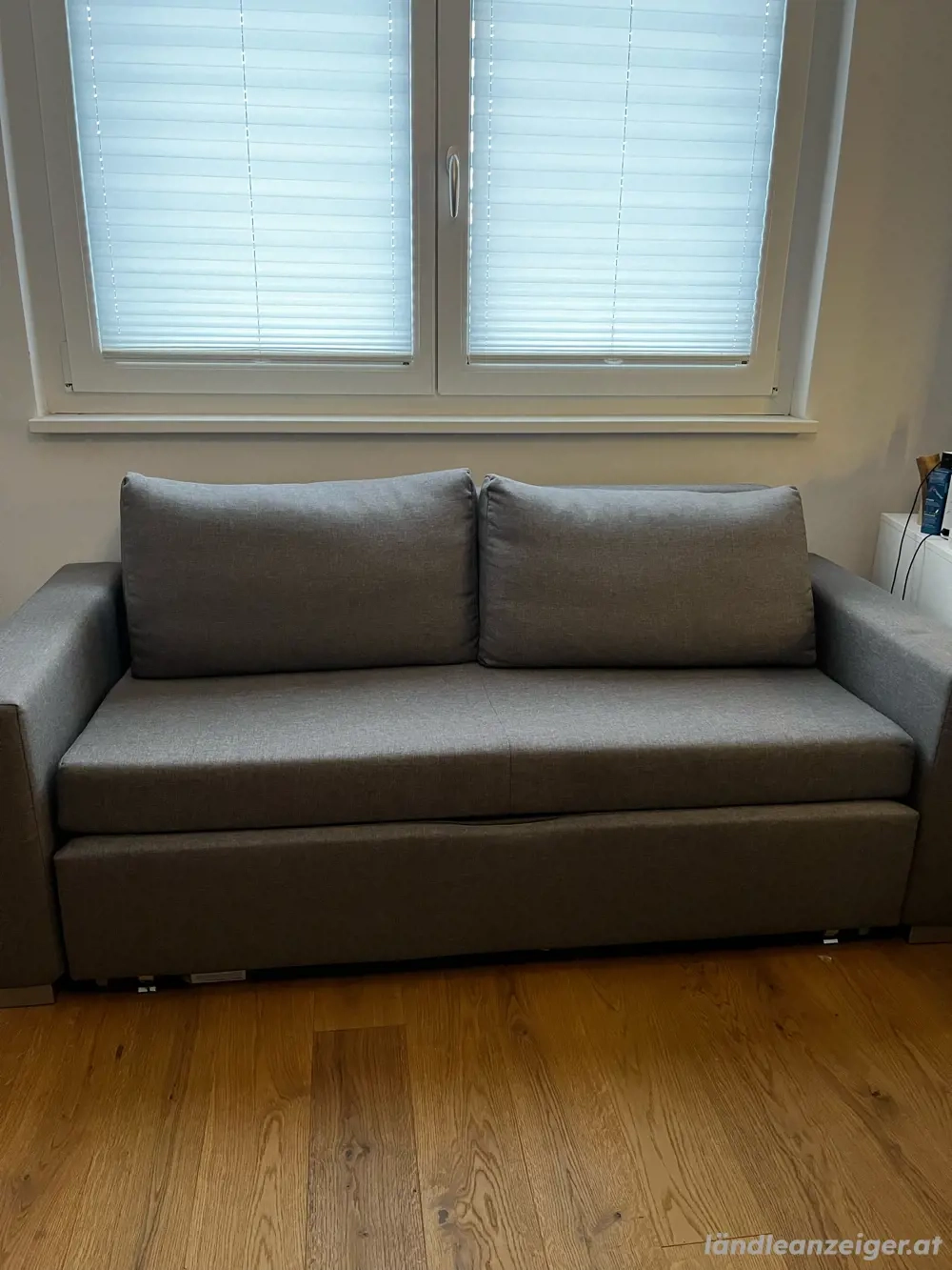 Graues Sofa