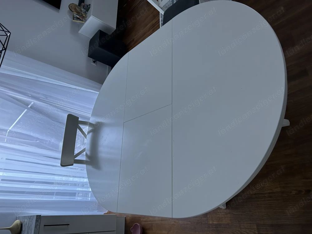 Runder Esstisch + 5 Stühle