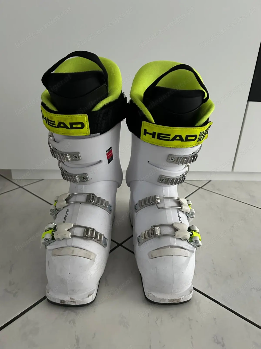 Skischuhe der Marke Head