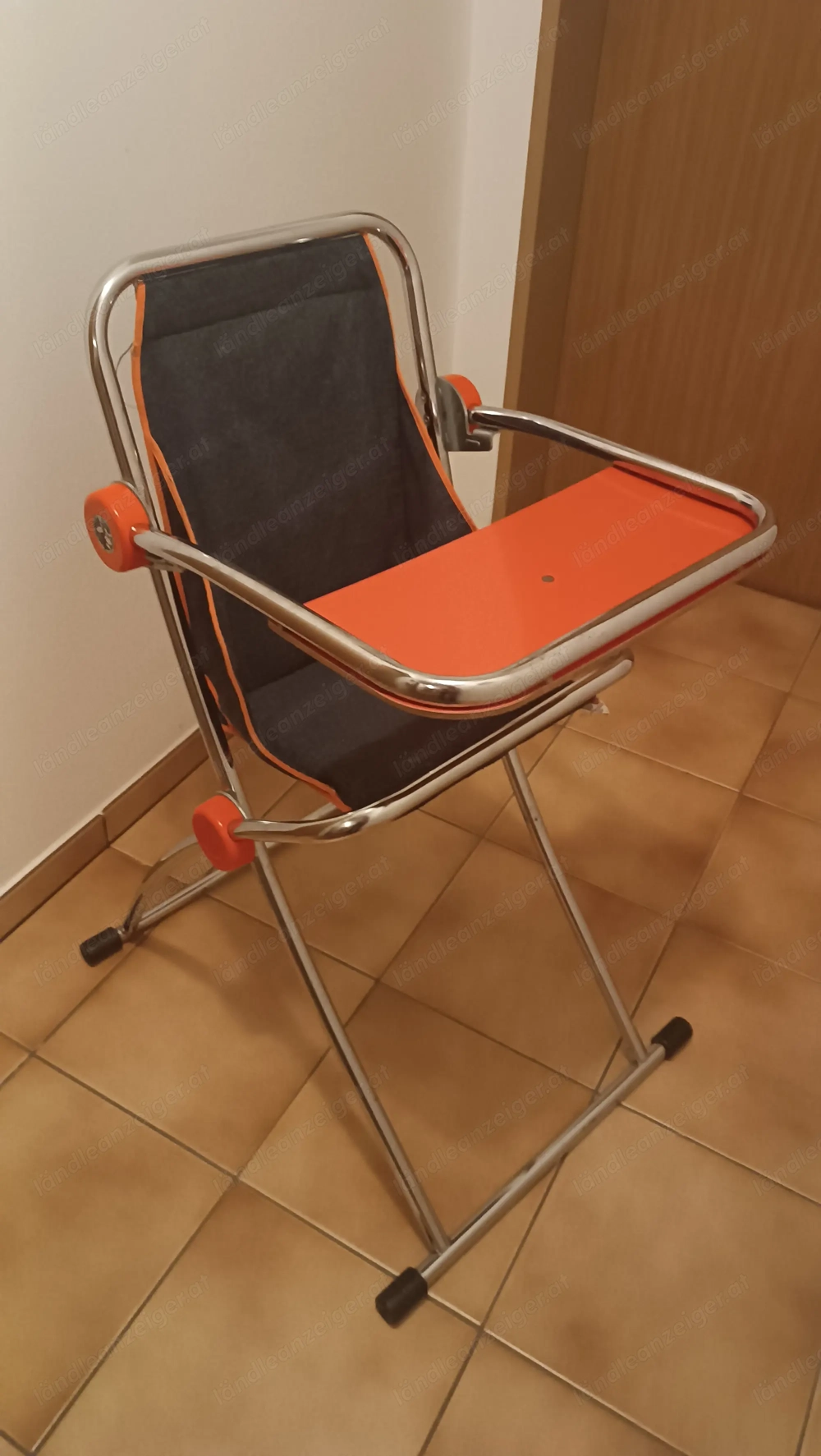 Kinder Hochstuhl zu verschenken.