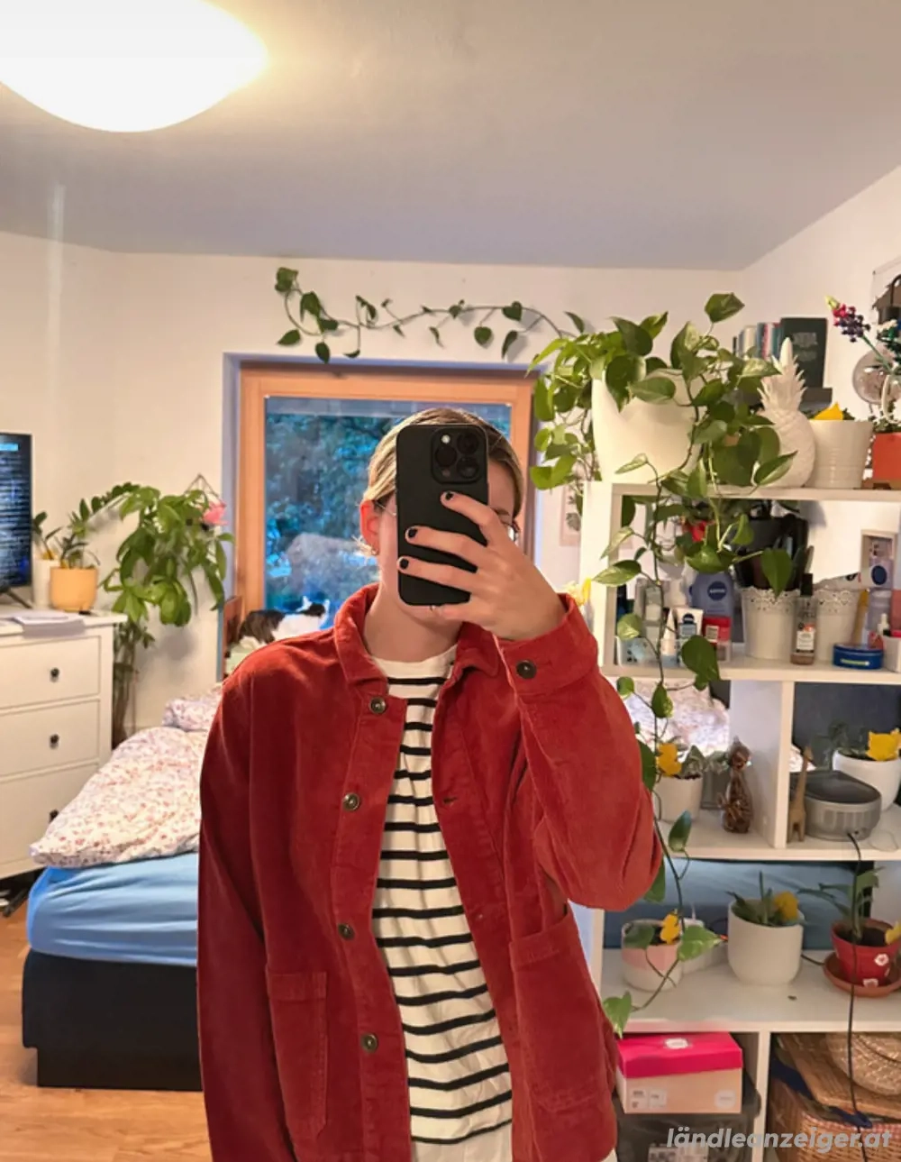 rote Cord Überzieh Jacke