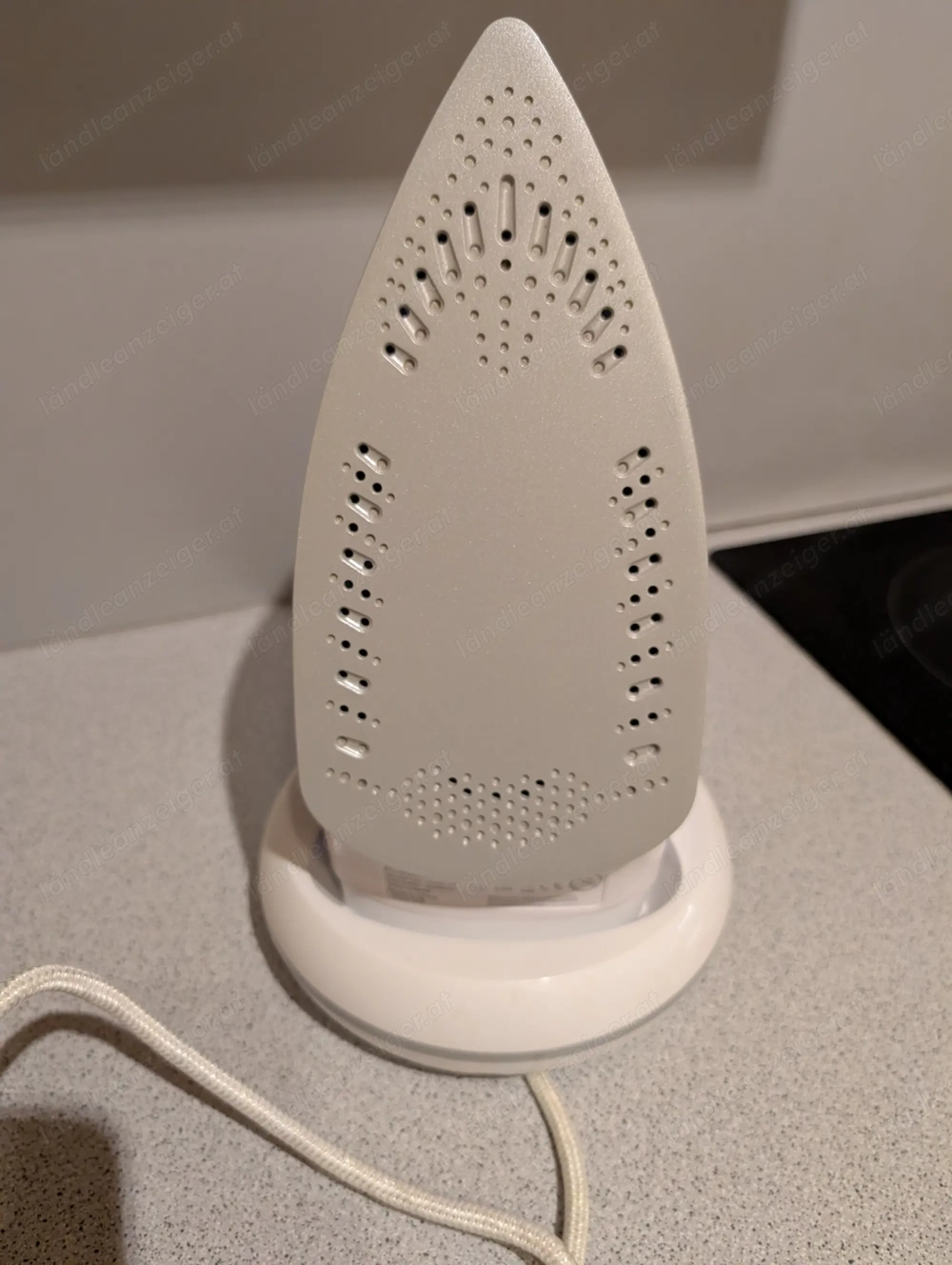 Bügeleisen mit Ladestation