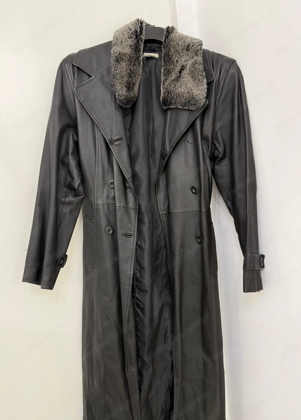 Langer Schwarzer Damen Ledermantel in Größe 36 38