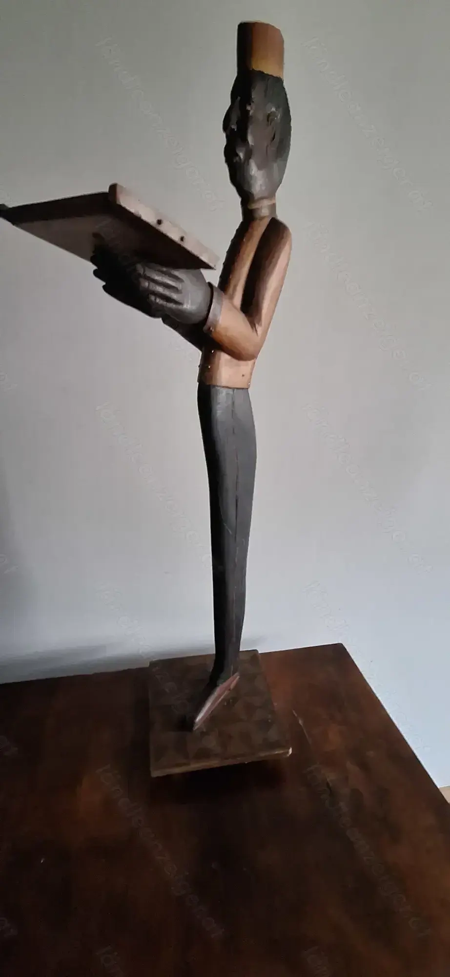 "Der stumme Diener" (Holzschnitzerei)