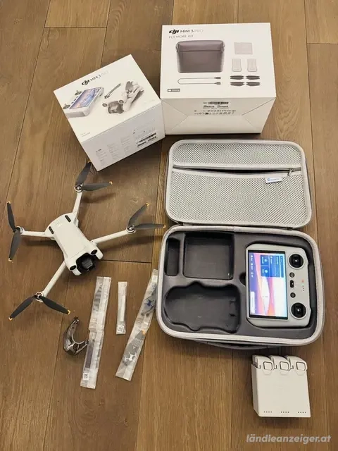 DJI Mini 3 Pro - Fly More Combo, Drohne mit Fernsteuerung, 3 Akkus, viel Zubehör