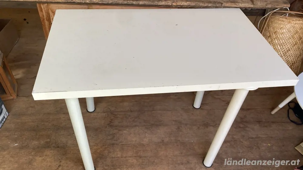 diverse möbel und rucksack