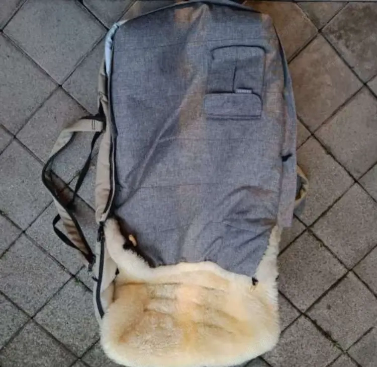 Lammfellsack und Muffs