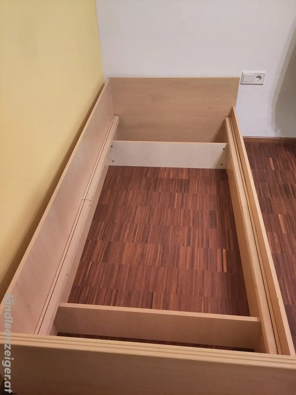 Einzelbett helles Holzfurnier zu verschenken 