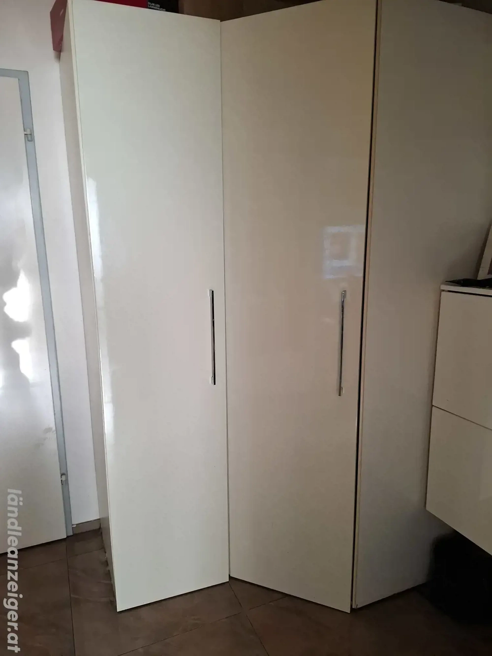 schrank garderobe. Gratis