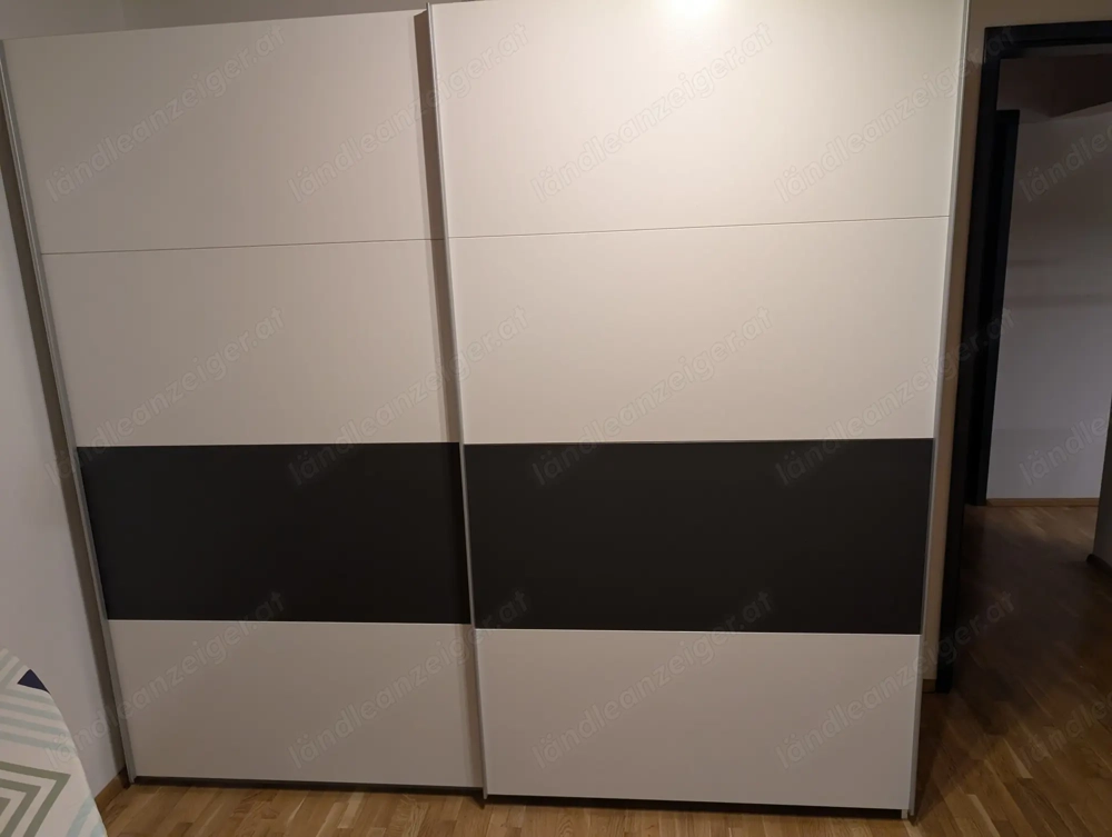 Kleiderschrank