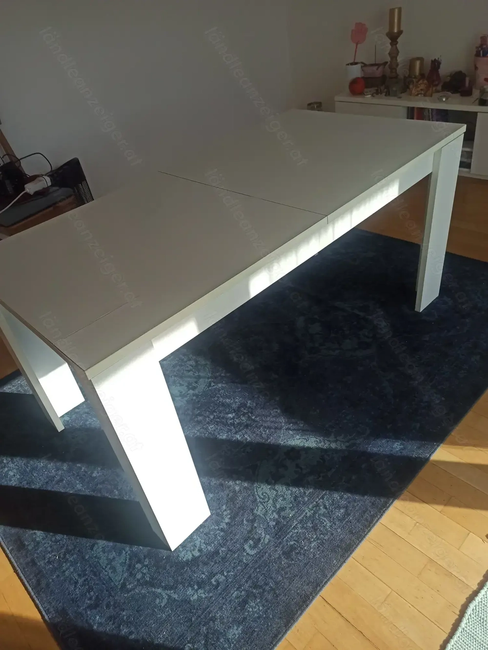 Weißer großer ausziehbarer Tisch