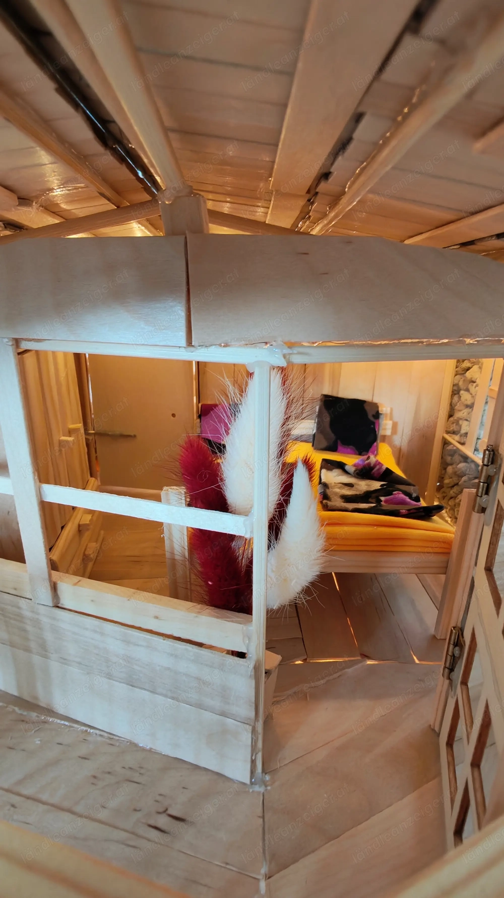 Selbst gebasteltes Miniaturhaus 