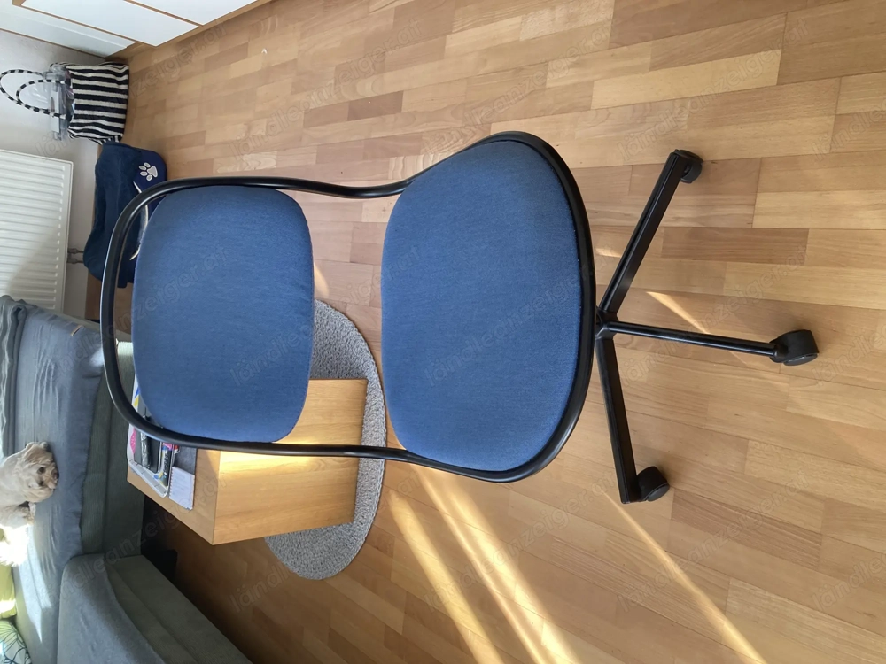 Drehbarer Schreibtischstuhl