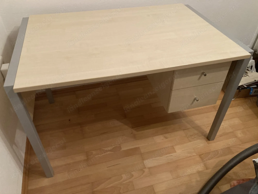 Schreibtisch für Büro 