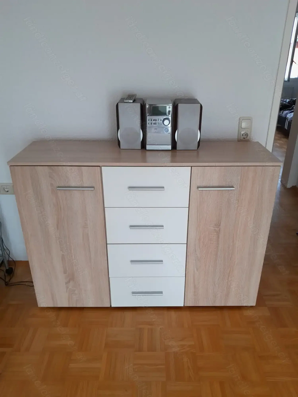 Sideboard.