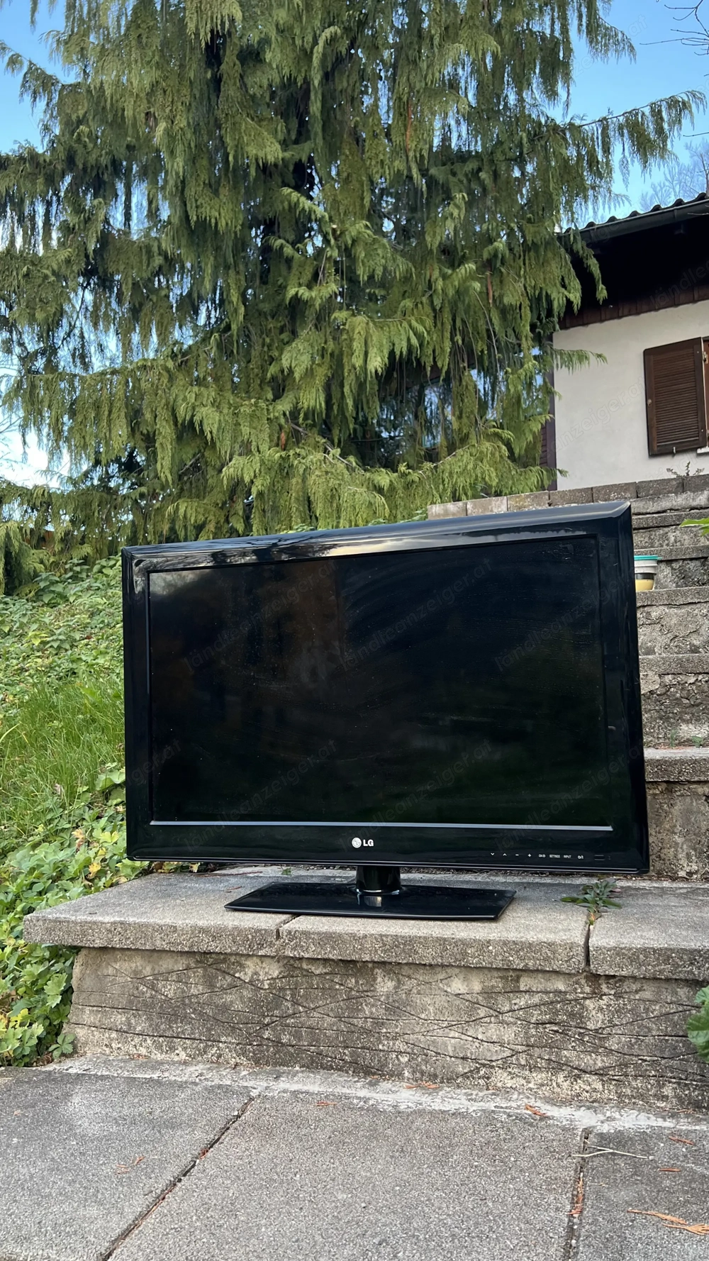 Fehrnseher der Marke LG