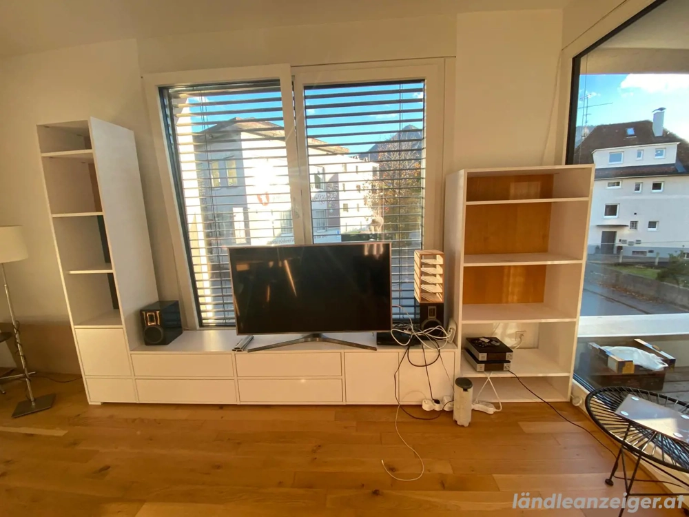 Wohnwand aus Holz weiß