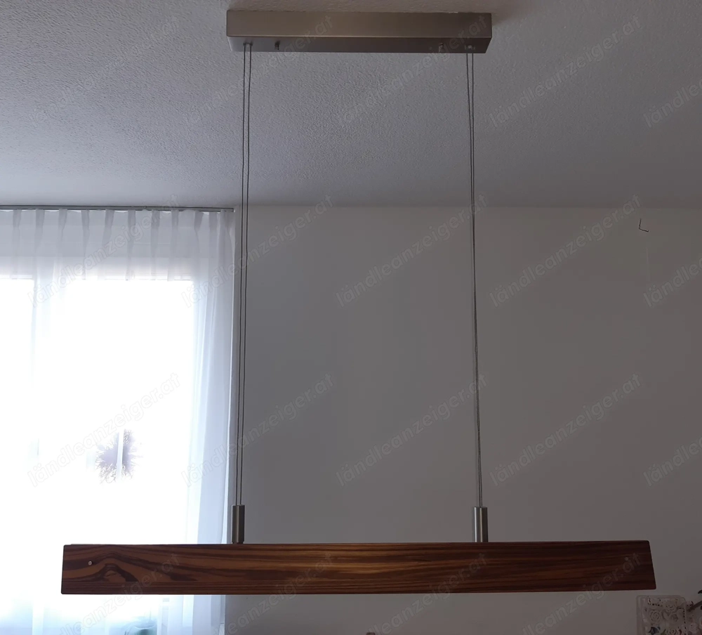 Schöne LED Holzhängelampe, dimmbar 