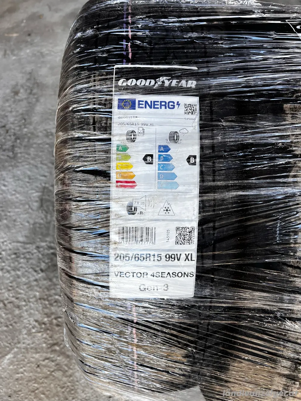 GOODYEAR vector 4seasons 205 65 R15 neu