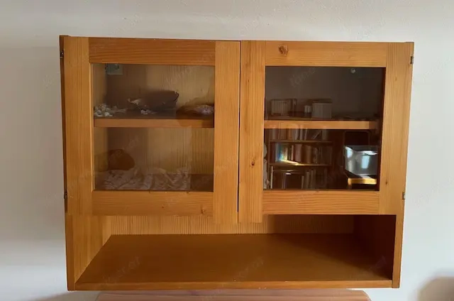 Hängeschränkchen aus Kiefernholz mit Glastüren