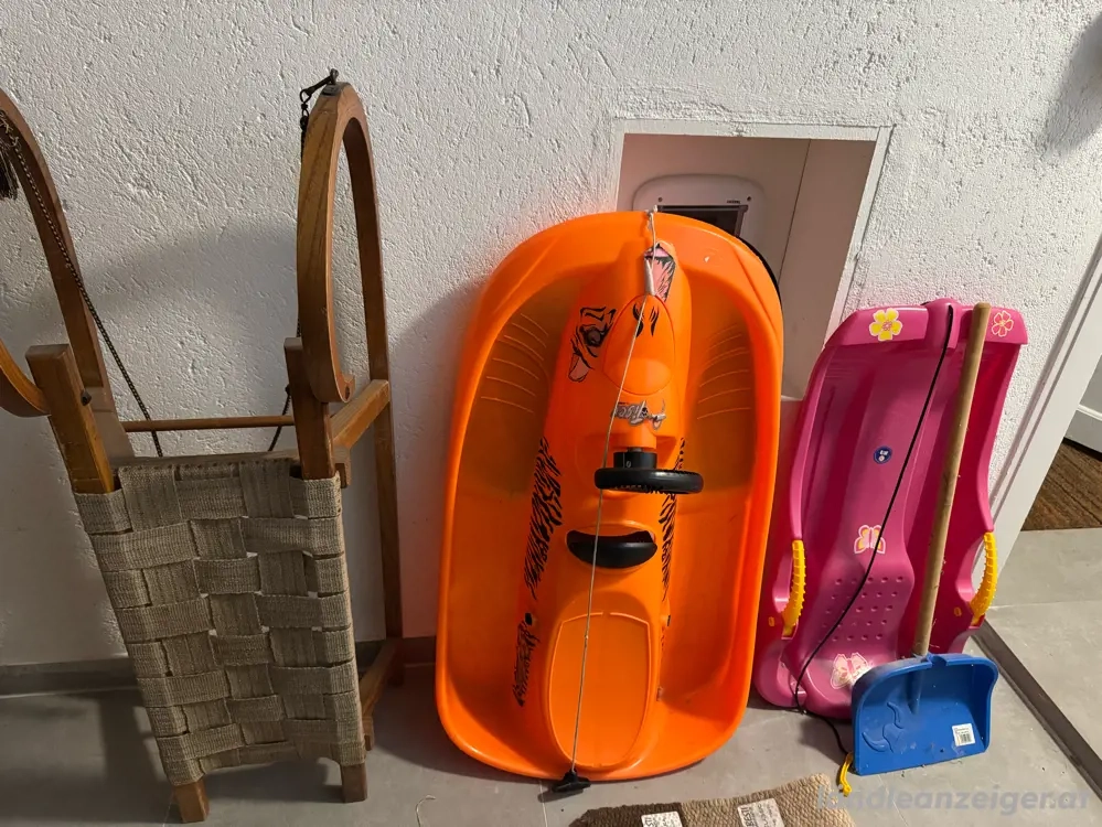 Rodel Bob Wintersport der orange Bob ist weg 