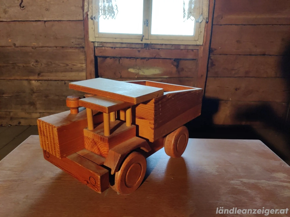 Spielzeug LKW-Kipper (Massivholz)