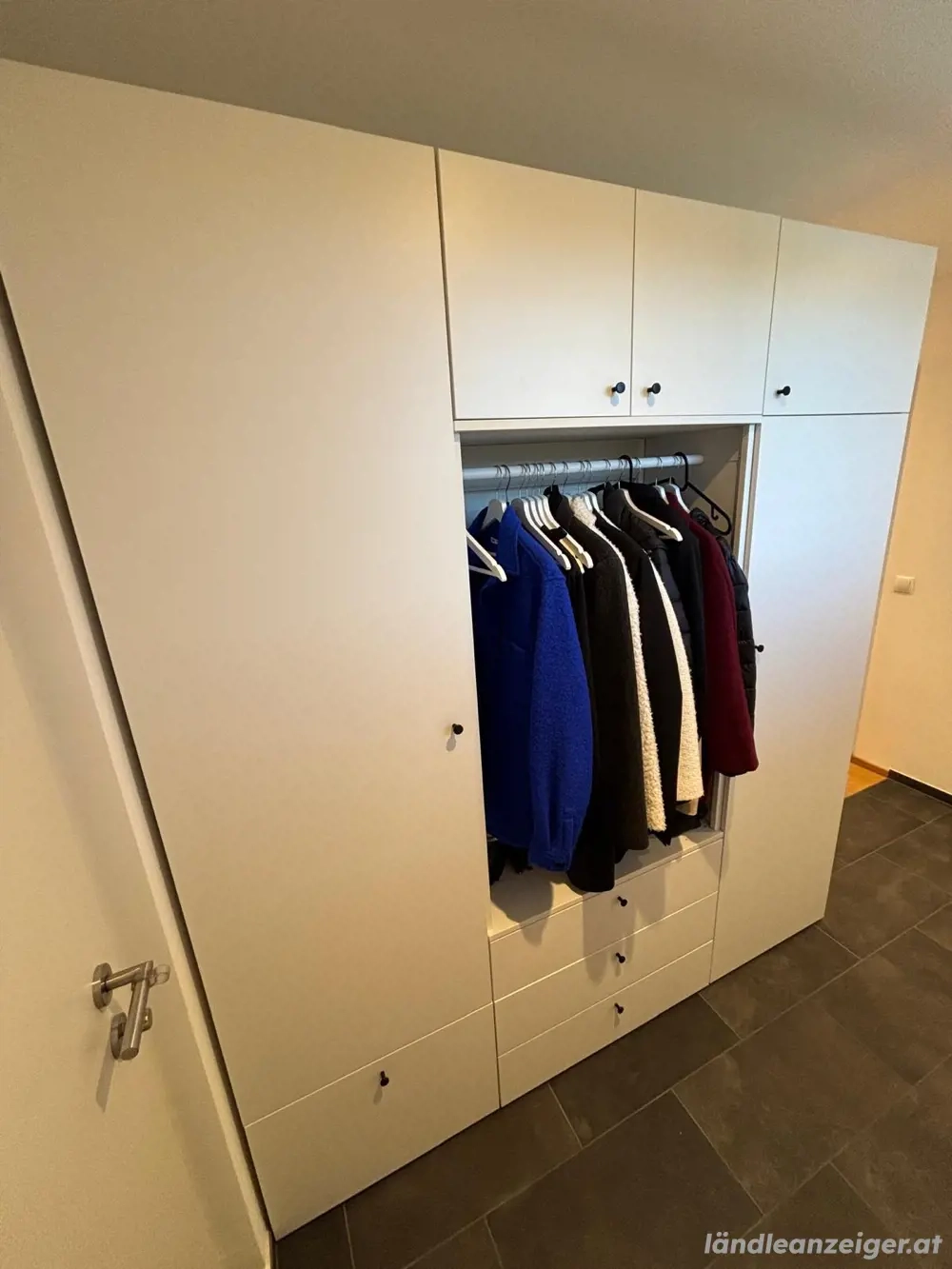 Weiße Garderobe zu verkaufen!
