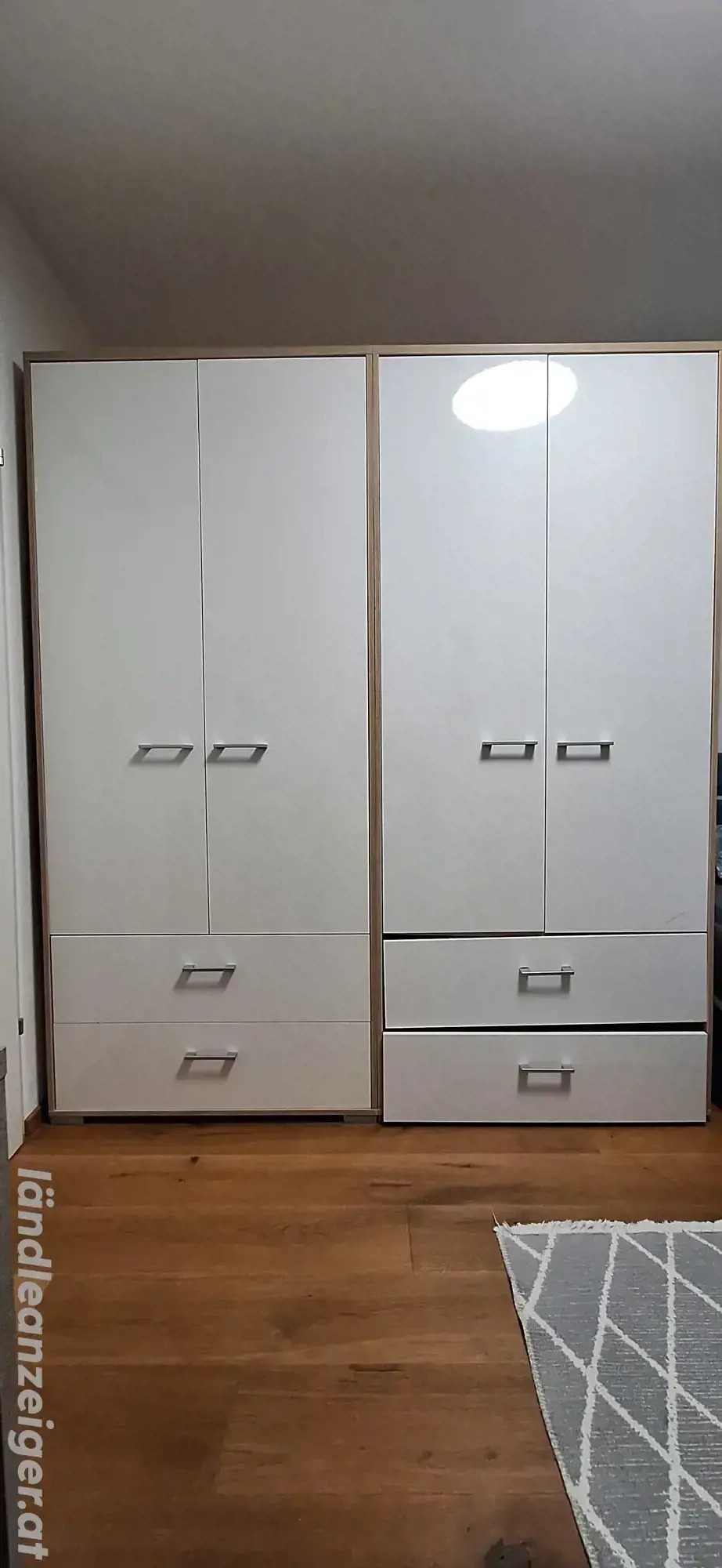 Kleiderschrank