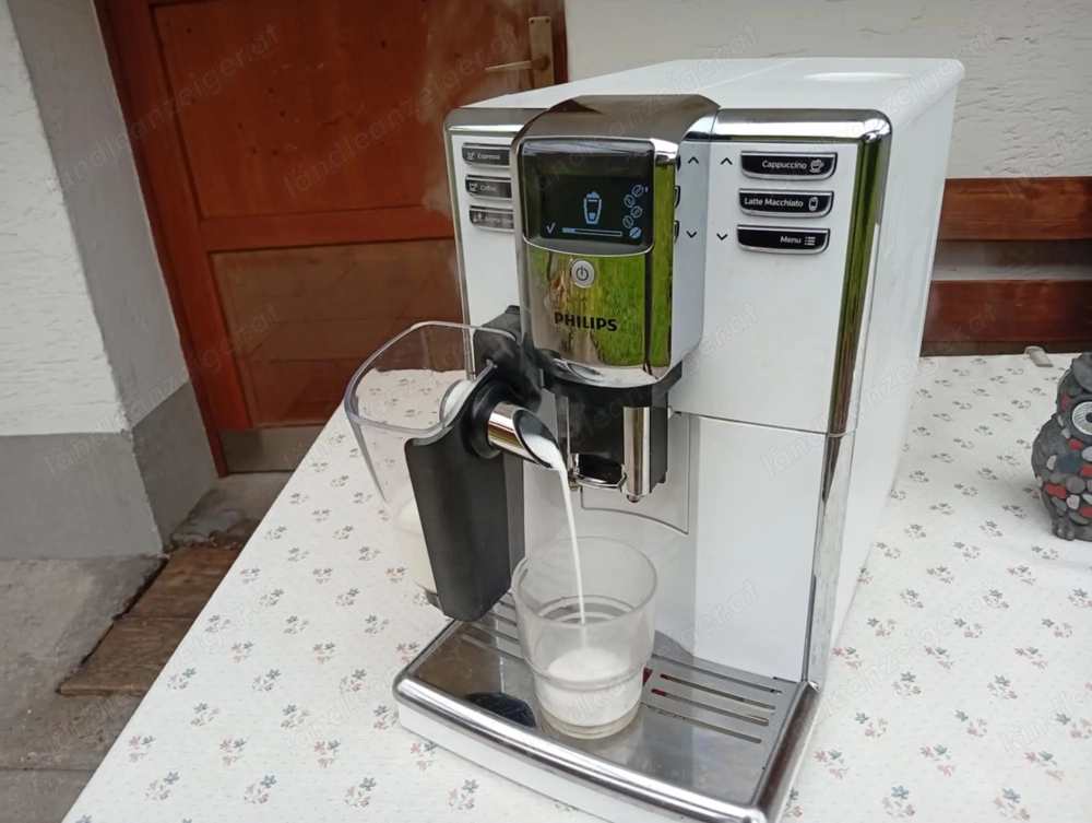 Philips Kaffeemaschine EP5331 Latte Go