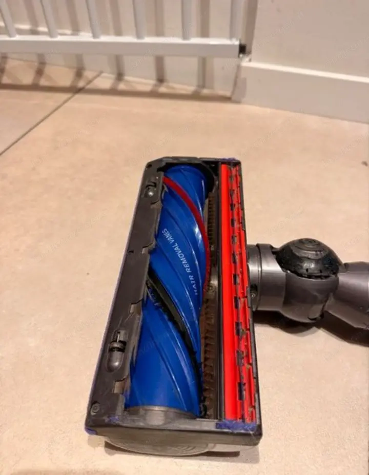 Dyson v8 voll funktionsfähig ! Mit Ladekabel 