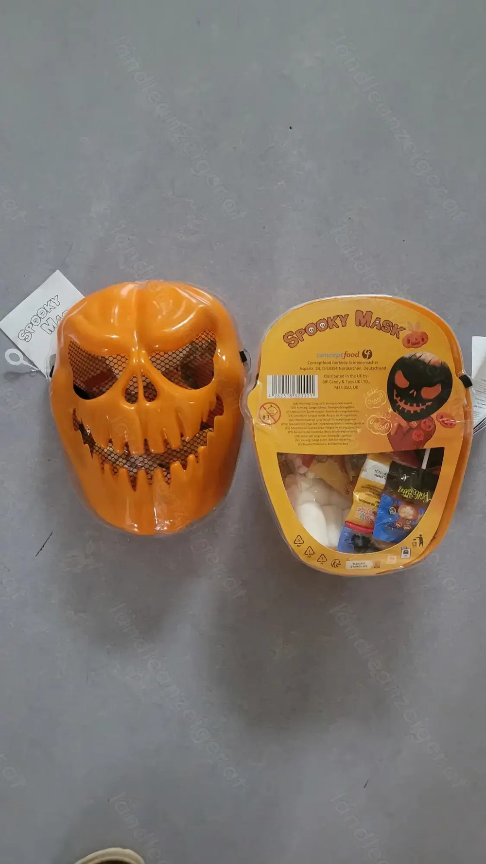Halloween-Masken gruselig mit Süßigkeiten