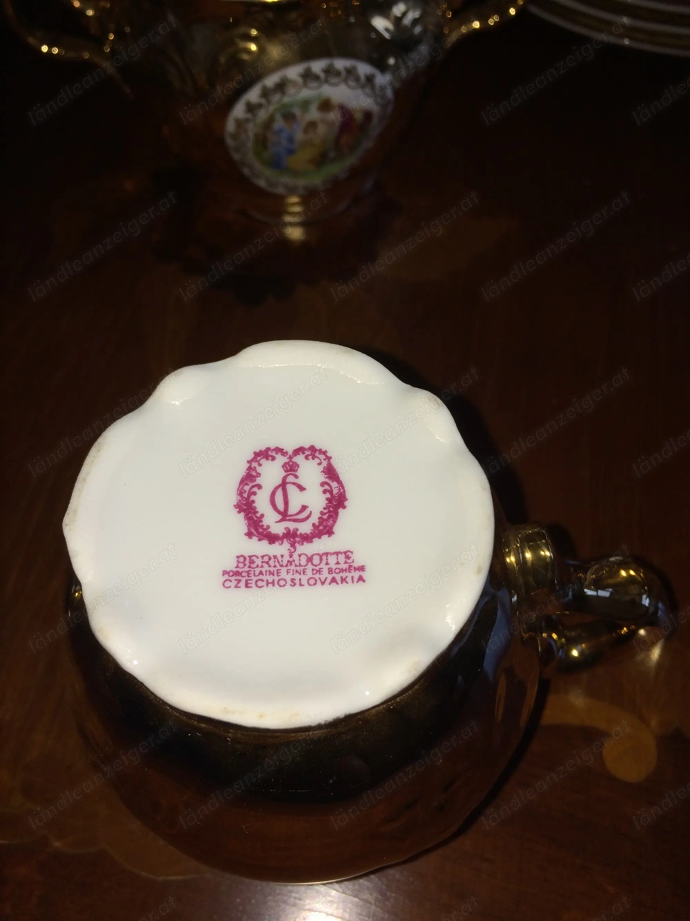 Weihnachtsgeschenk? Kaffeeset aus goldbeschichtetem Porzellan mit Allegorien von A. Kauffmann 