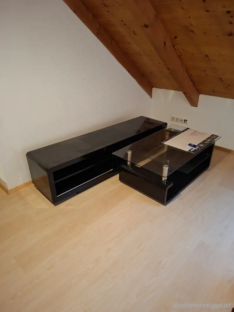 Möbel, Couchtisch und Sideboard 