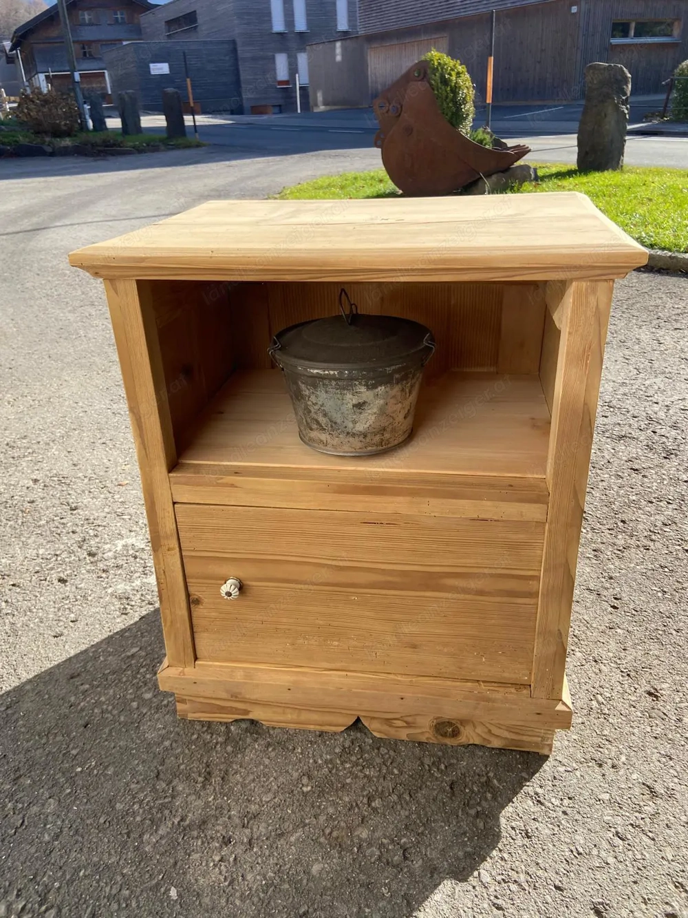 Nachttisch, Schrank, Schränkchen 