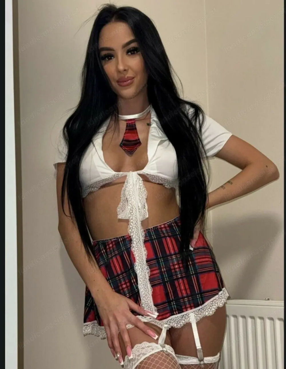 Hallo, ich heiße Selena und bin eine attraktive