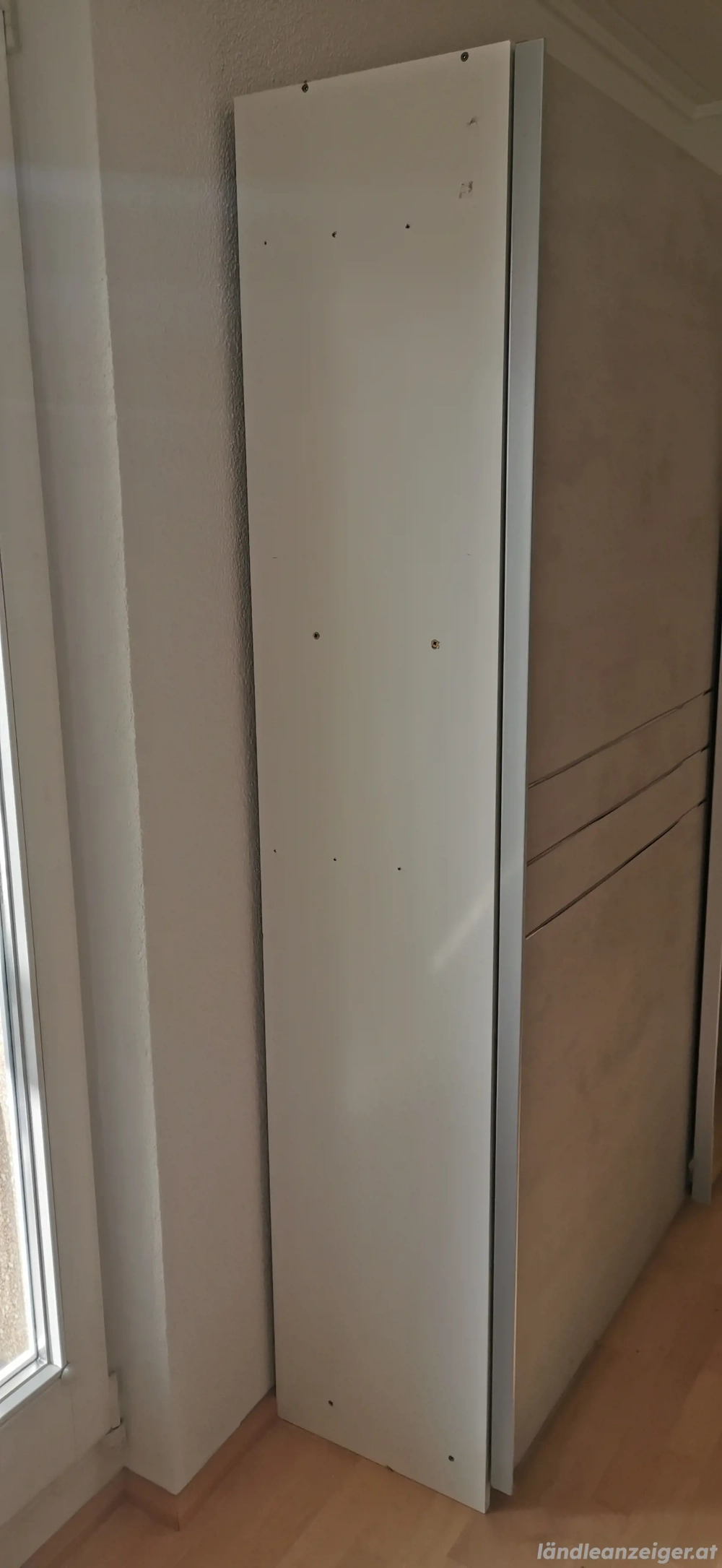 Kleiderschrank zu verschenken