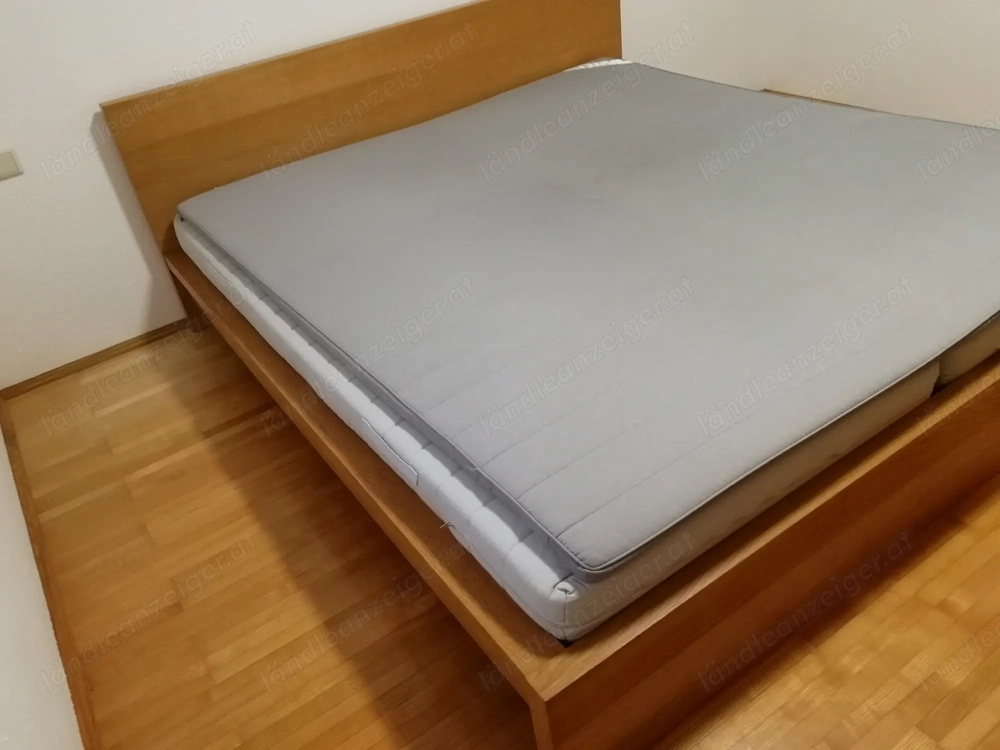 Bett ohne Lattenrost und Matratze