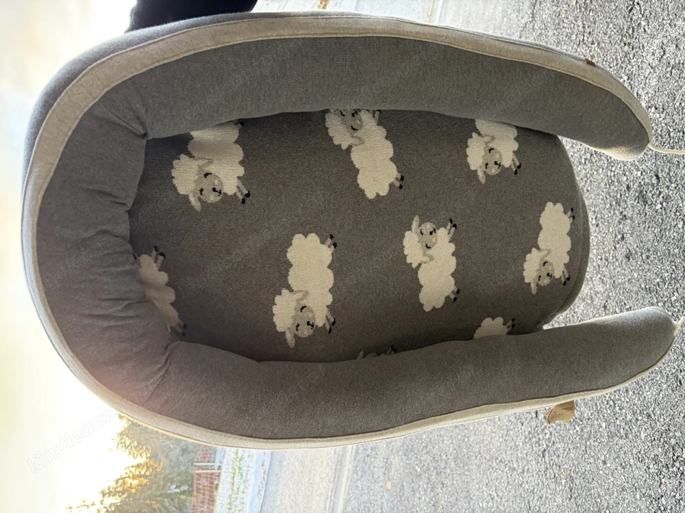 Babynest grau mit Schäfchen