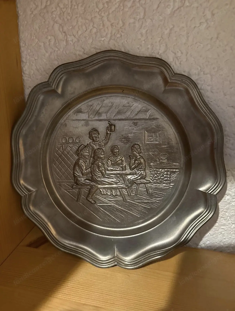 Dekorativer Zinnteller