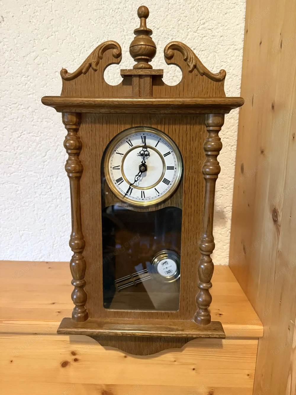 Wanduhr aus Holz