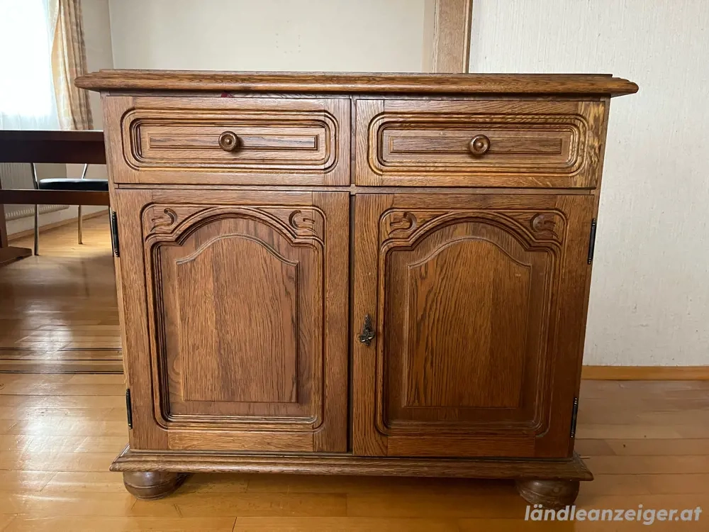 Antiquitäten Schrank