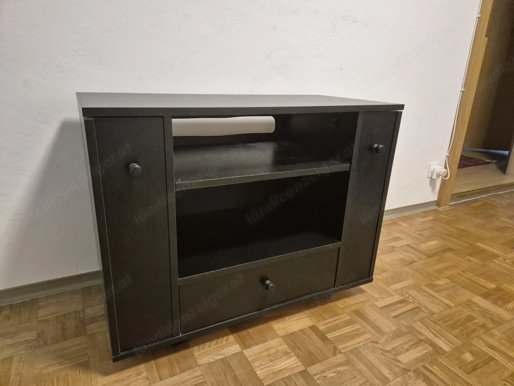 Praktischer, rollbarer TV-Stereo-Kasten