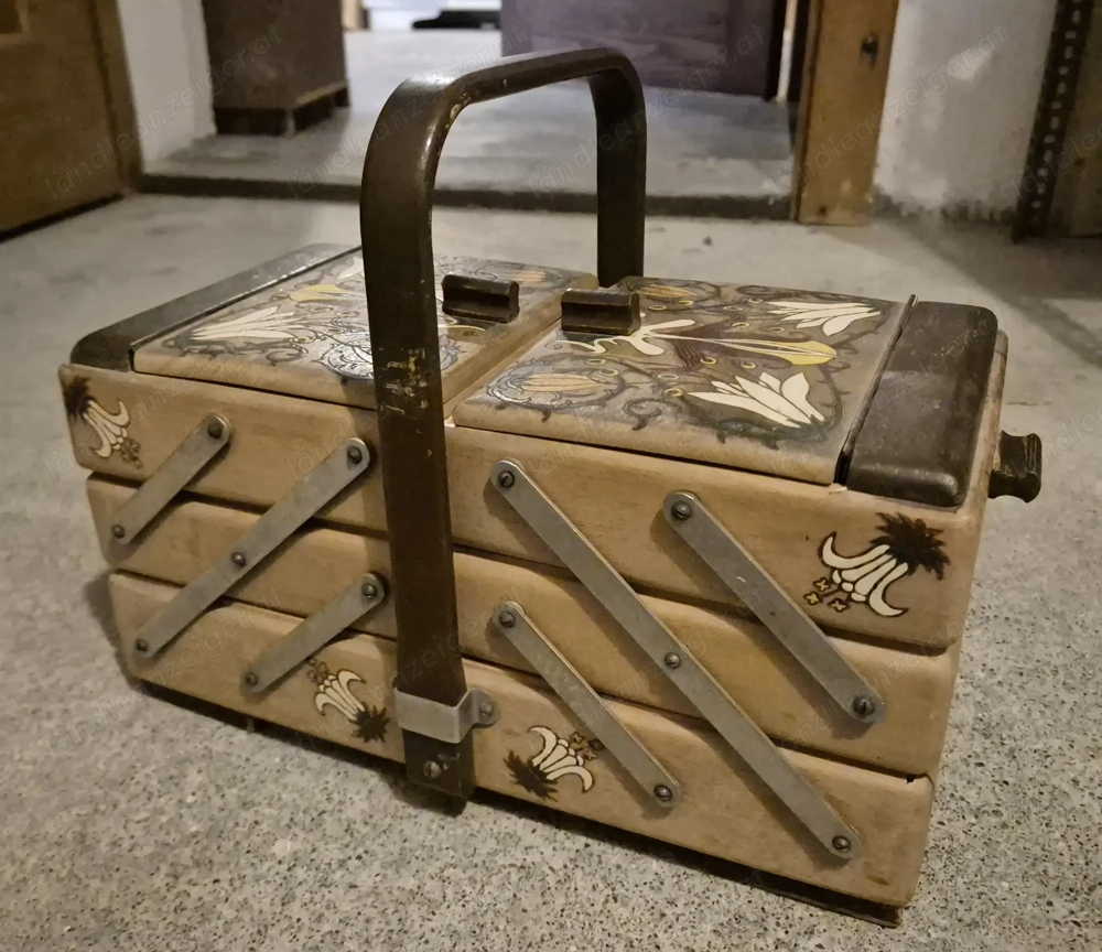 Antikes geschnitztes, bemaltes Holz-Nähkästchen - Retro